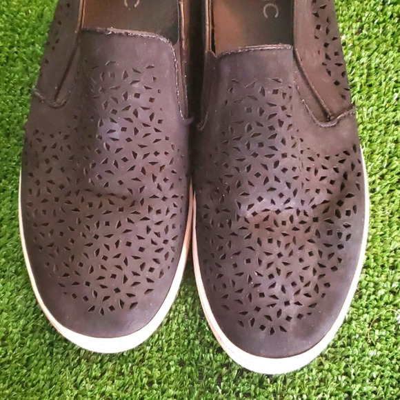 Vionic Splendid Midi Perf 356 Slip On Sneaker Black Suede Perforated - Picture 3 of 10